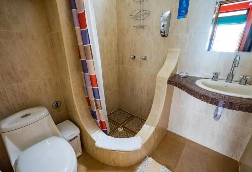 اتاق استاندارد سه نفره, Galapagos Eco Friendly