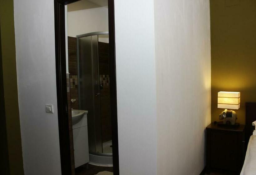 スタンダードスタジオ, La Livada