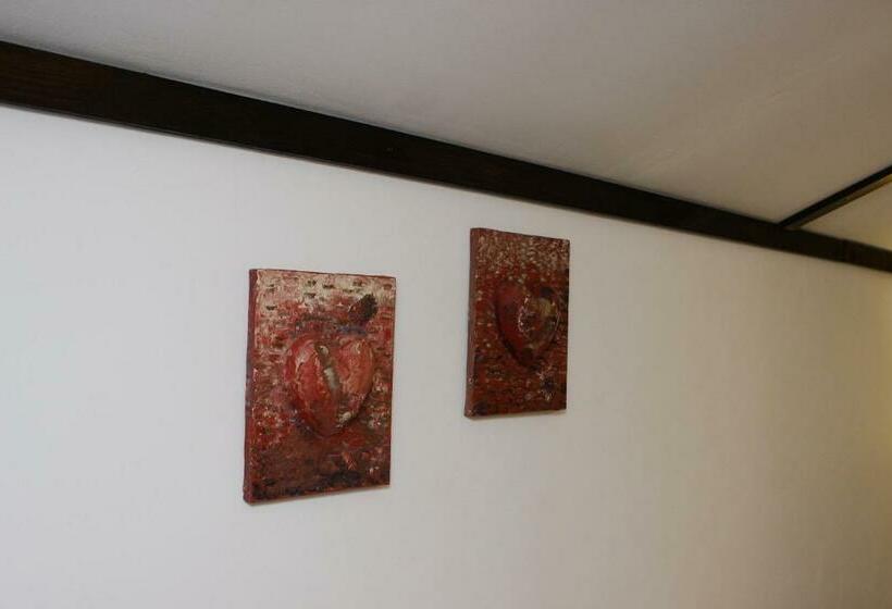 スタンダードスタジオ, La Livada