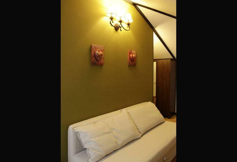 スタンダードスタジオ, La Livada