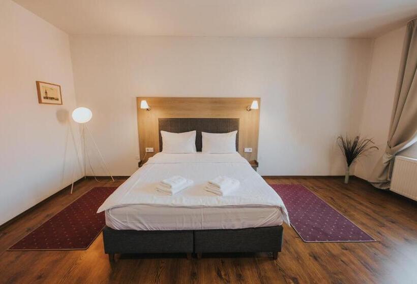 سوییت جونیور, Teatro