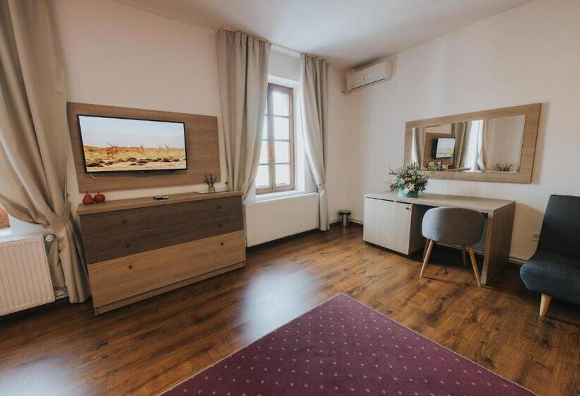 سوییت جونیور, Teatro