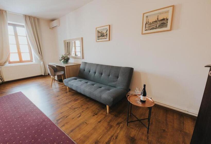 سوییت جونیور, Teatro