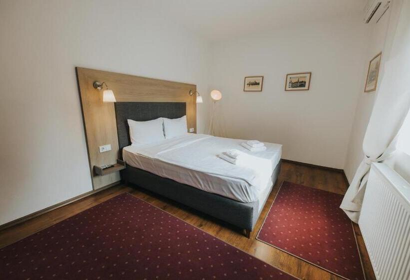 سوییت جونیور, Teatro