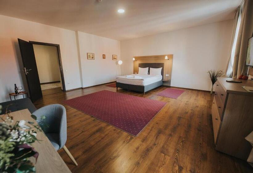 سوییت جونیور, Teatro