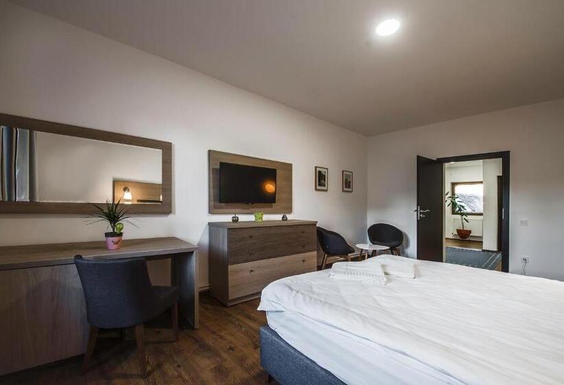 سوییت جونیور, Teatro