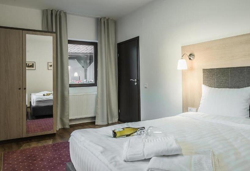 سوییت جونیور, Teatro