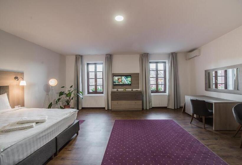 سوییت جونیور, Teatro