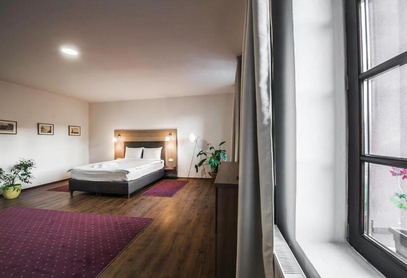 سوییت جونیور, Teatro