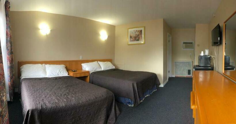 带2个双人床的标准工作室, Guest Inn Motel