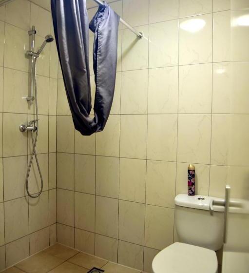 اتاق استاندارد با سرویس بهداشتی مشترک, Abba