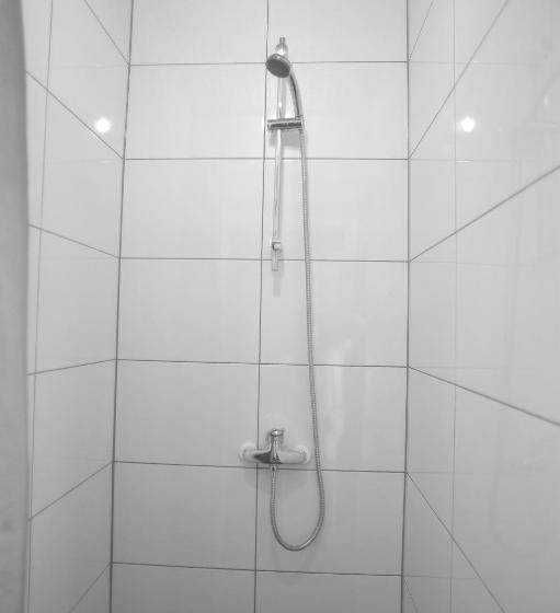 Quarto Estandar Individual, Abba