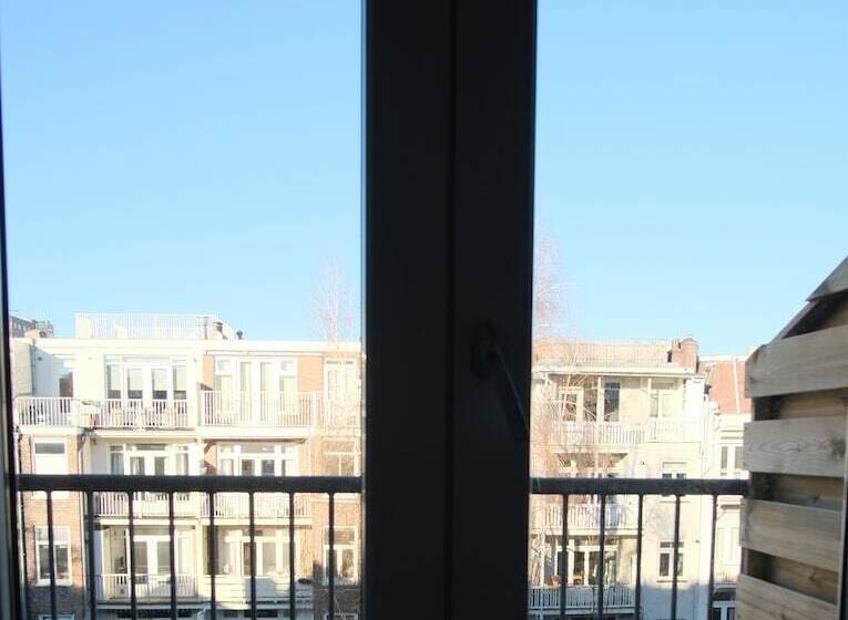 اتاق استاندارد یک تخته با سرویس بهداشتی مشترک, Abba