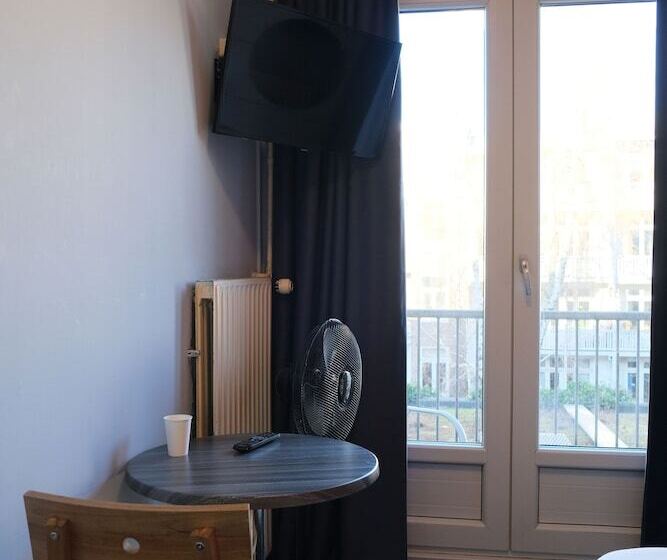 اتاق استاندارد یک تخته با سرویس بهداشتی مشترک, Abba