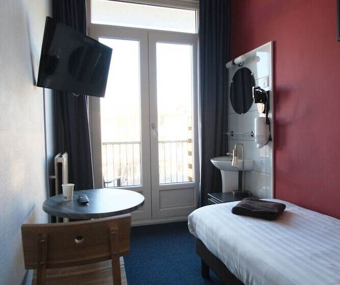 اتاق استاندارد یک تخته با سرویس بهداشتی مشترک, Abba