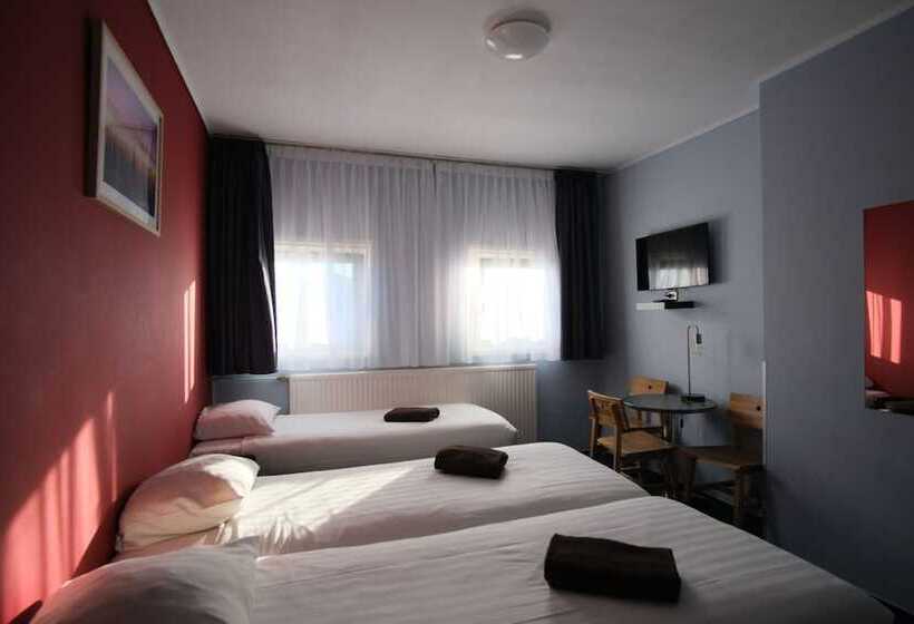 اتاق استاندارد سه تخته با سرویس بهداشتی مشترک, Abba