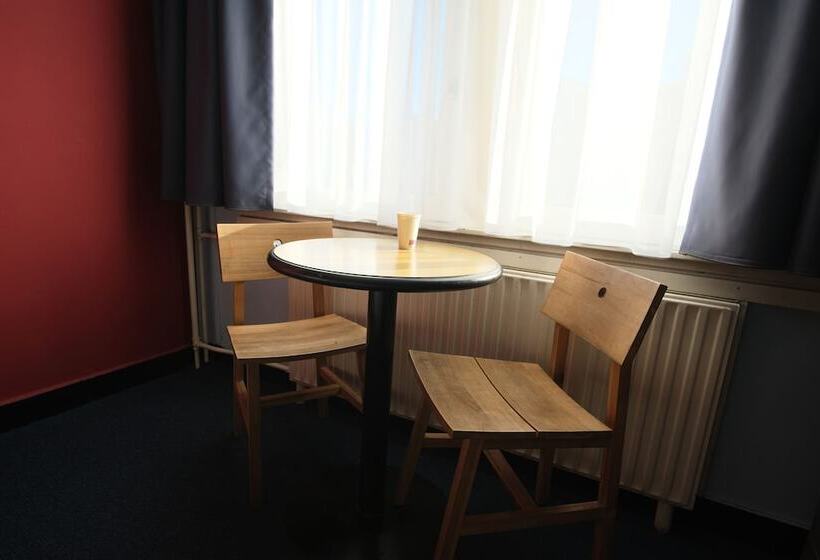 اتاق استاندارد با سرویس بهداشتی مشترک, Abba