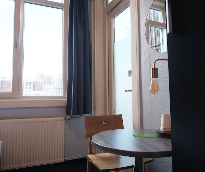 اتاق استاندارد یک تخته با بالکن, Abba