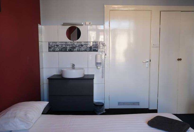 اتاق استاندارد با بالکن, Abba