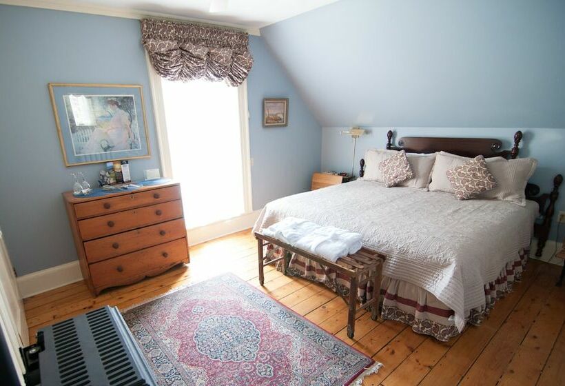 غرفة عائلية, Shipwright Inn