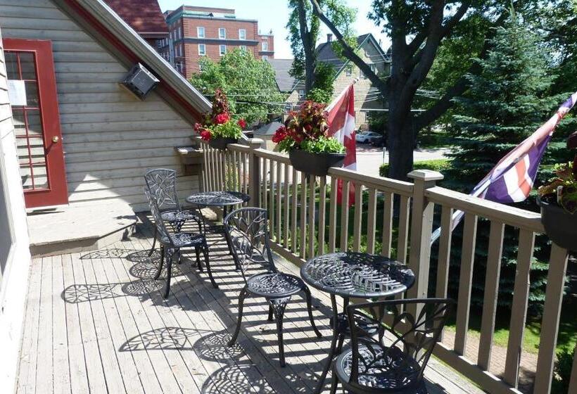 غرفة عائلية, Shipwright Inn