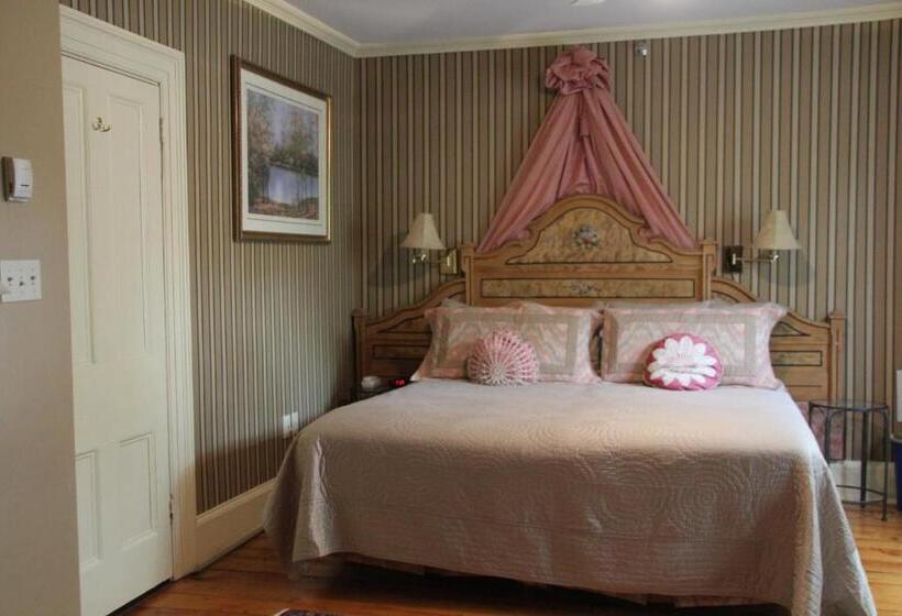 غرفة عائلية, Shipwright Inn