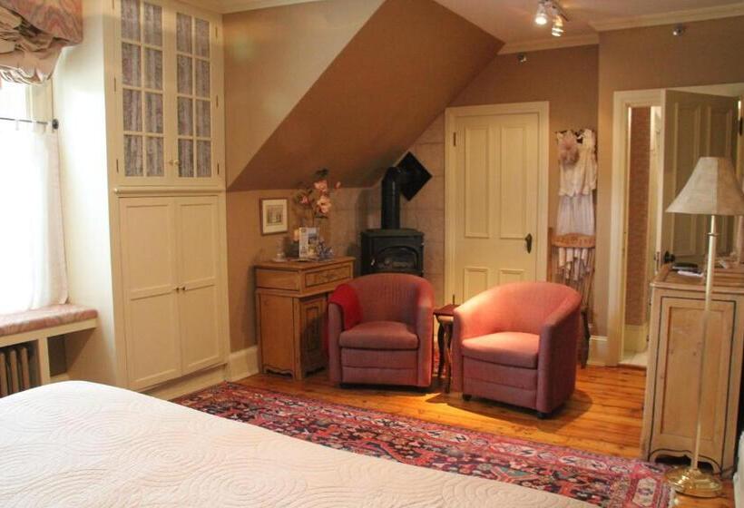 غرفة عائلية, Shipwright Inn