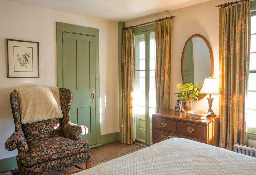 Номер Стандарт с Балконом, The Old Inn On The Green