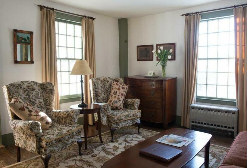 Люкс, The Old Inn On The Green