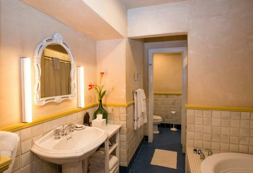 Люкс, The Old Inn On The Green