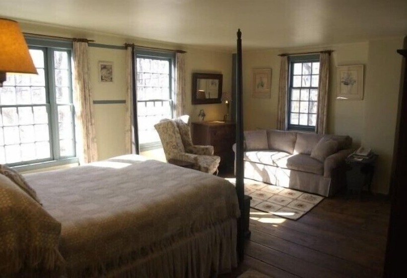 Номер Стандарт, The Old Inn On The Green