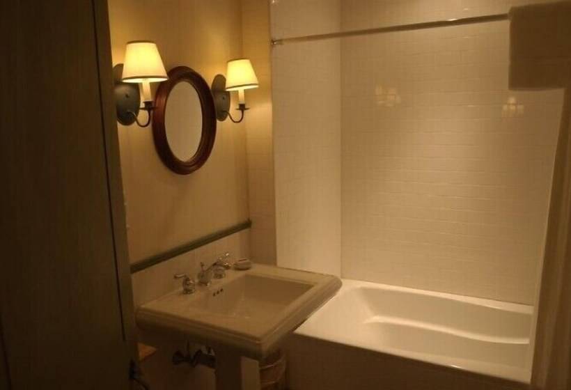 Номер Стандарт, The Old Inn On The Green