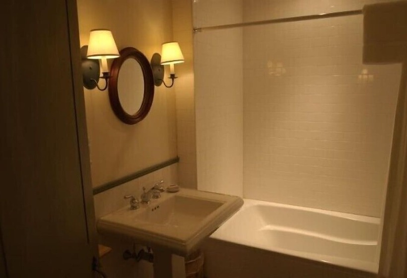 Номер Стандарт, The Old Inn On The Green