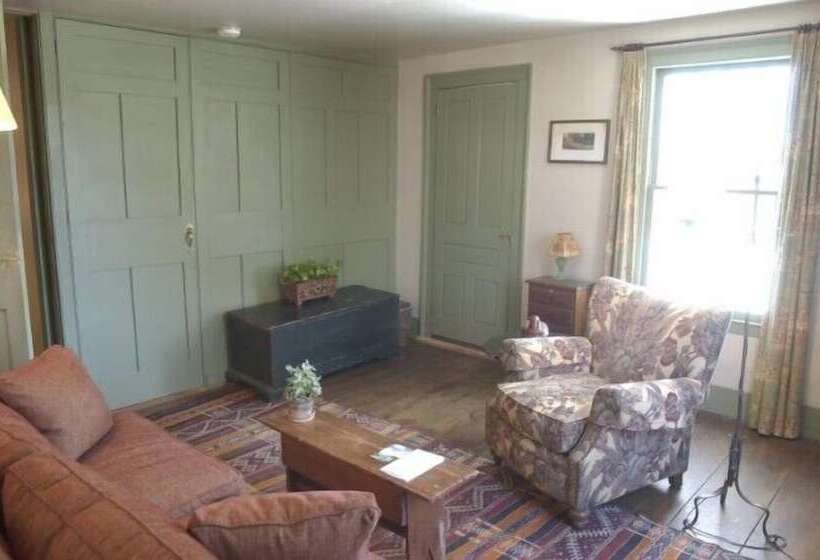 Номер Стандарт, The Old Inn On The Green