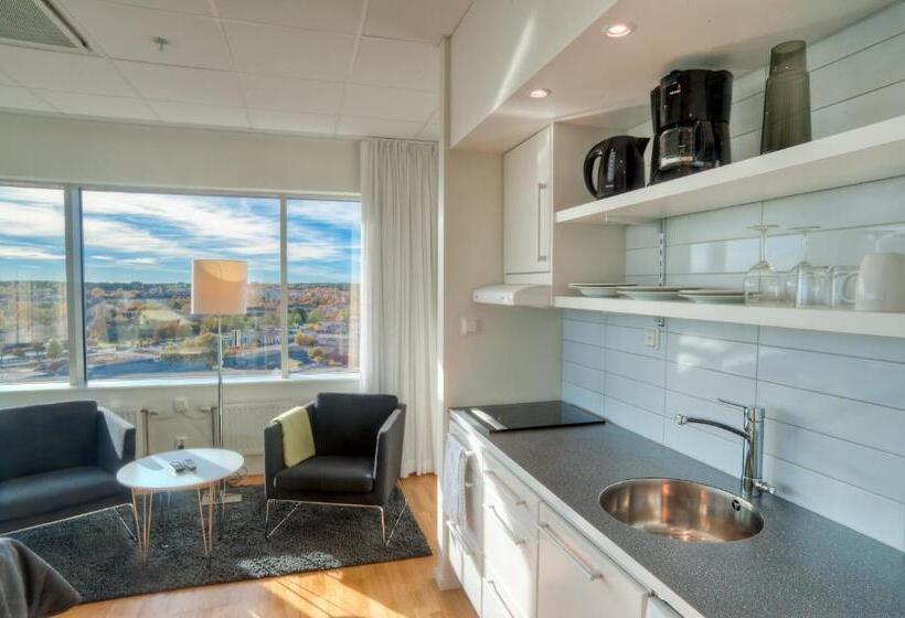 スタンダードスタジオ, Sky Hotel Apartments Tornet