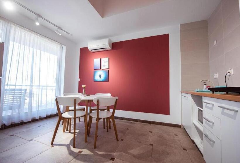 استودیوی استاندارد با چشم‌انداز دریا, Apart Hotel Safir