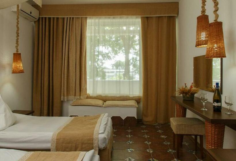 غرفة قياسية مزوَّدة بشُرفة, 2d Resort And Spa