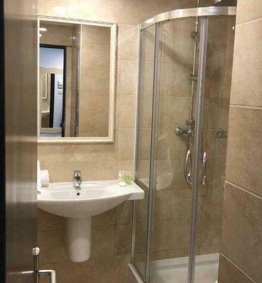 豪华房间, Academy