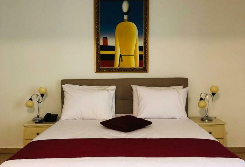 豪华房间, Academy