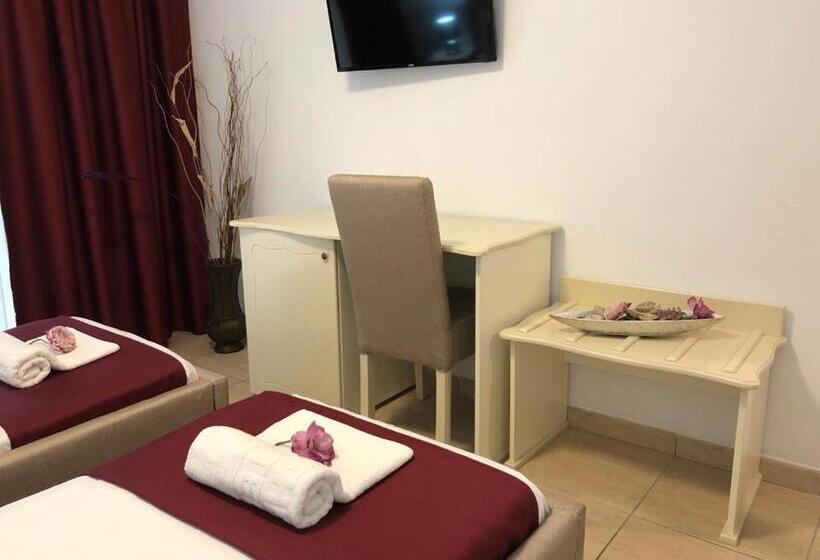 标准房带园景, Academy