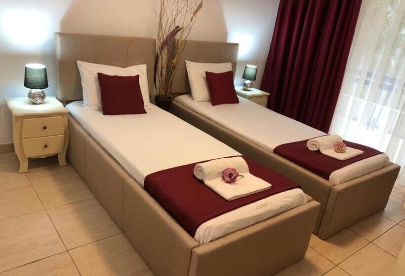 标准房带园景, Academy