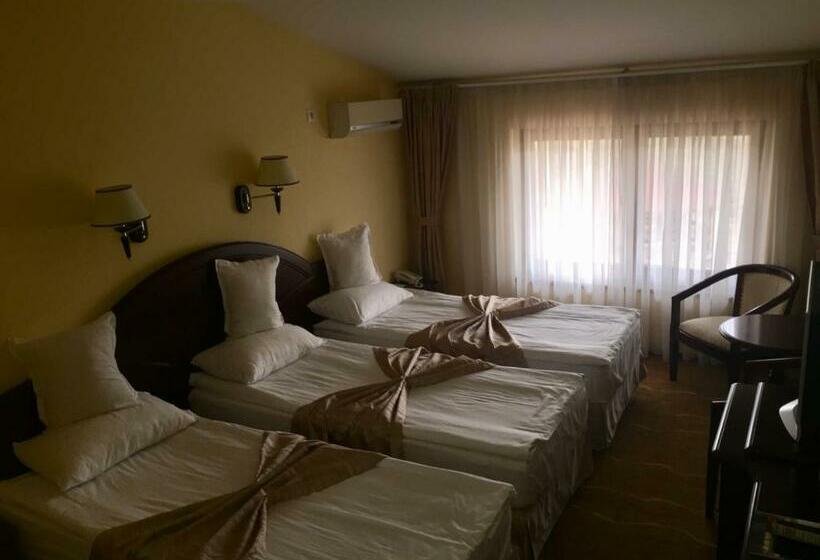 标准三人间, Astoria