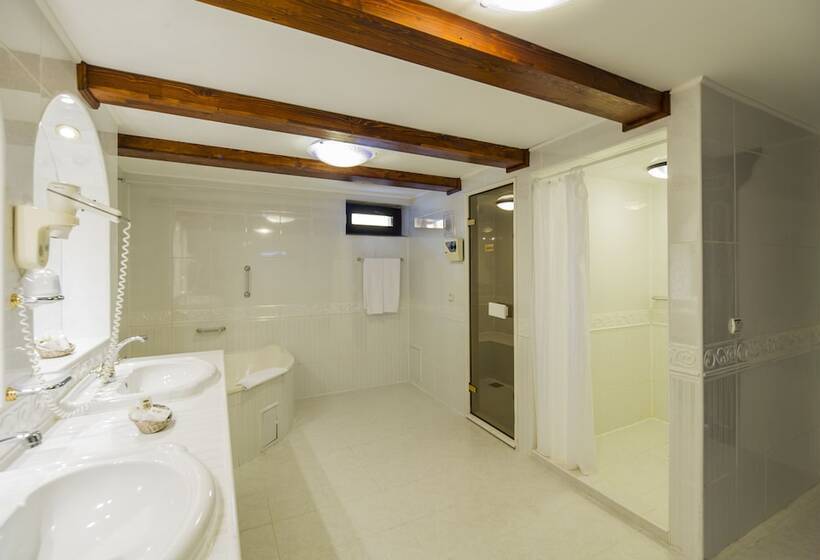 Люкс Повышенной Комфортности, Aurelius Imparatul Romanilor Hotel & Spa