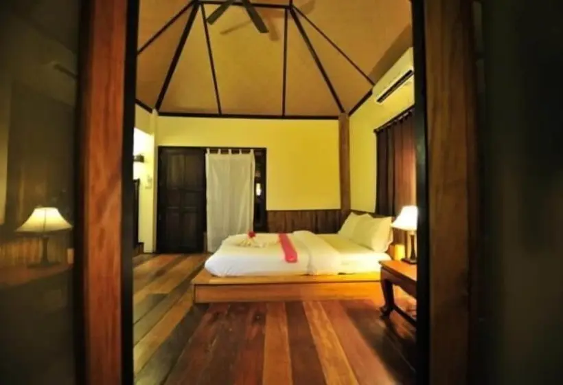 デラックスバンガロー, Chunut House Resort