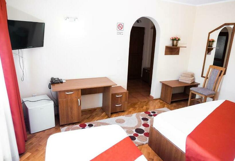 חדר סטנדרט לשלושה, Complex Ramiro