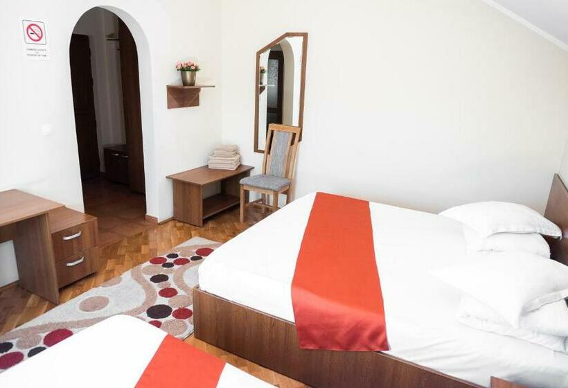 חדר סטנדרט לשלושה, Complex Ramiro