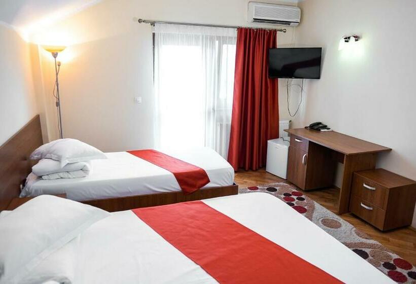 חדר סטנדרט לשלושה, Complex Ramiro