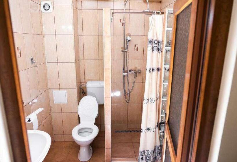 חדר סטנדרט לשלושה, Complex Ramiro