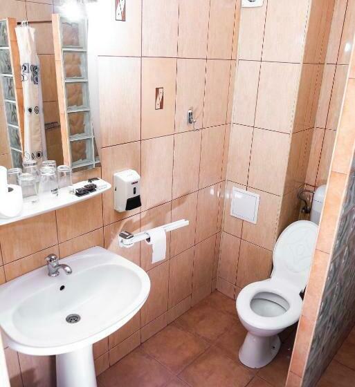 חדר סטנדרט לשלושה, Complex Ramiro