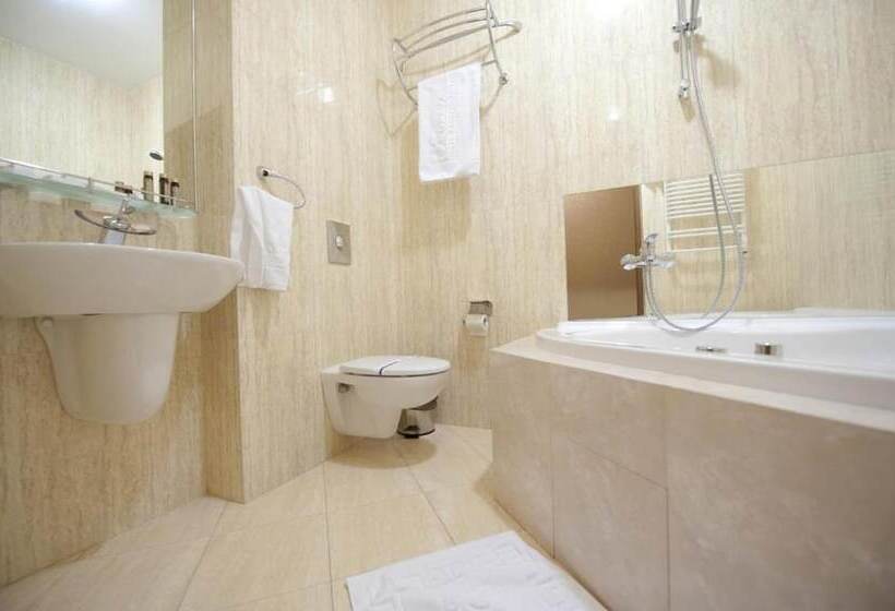 Полулюкс, Deluxe Hotel Kupava